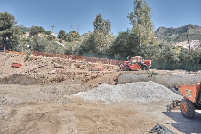 El alcalde visita las obras de remodelación del camino de la Fuentezuela