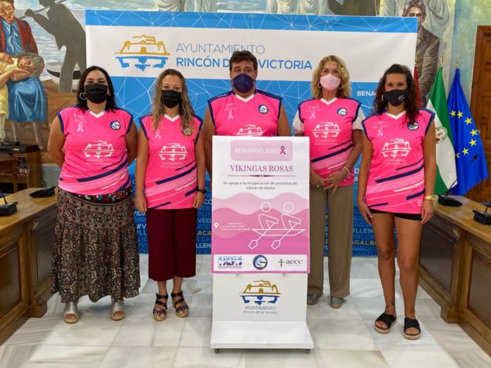 Bienestar Social de Rincón de la Victoria, AECC y el Club de Remo La Cala del Moral presentan al nuevo equipo `Vikingas Rosas´