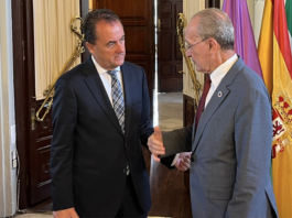 José María Muñoz junto a Francisco de la Torre, esta mañana en el Ayuntamiento